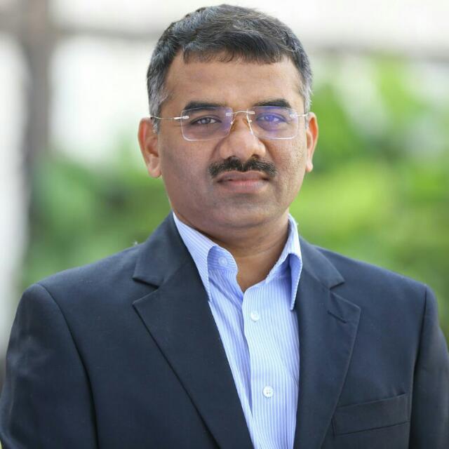 Dr Major Ganesh Mohan Tarlekar (R)
